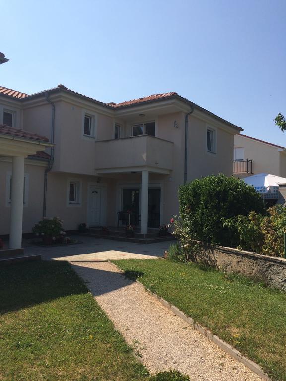 Apartment Casa Eni Drazice エクステリア 写真